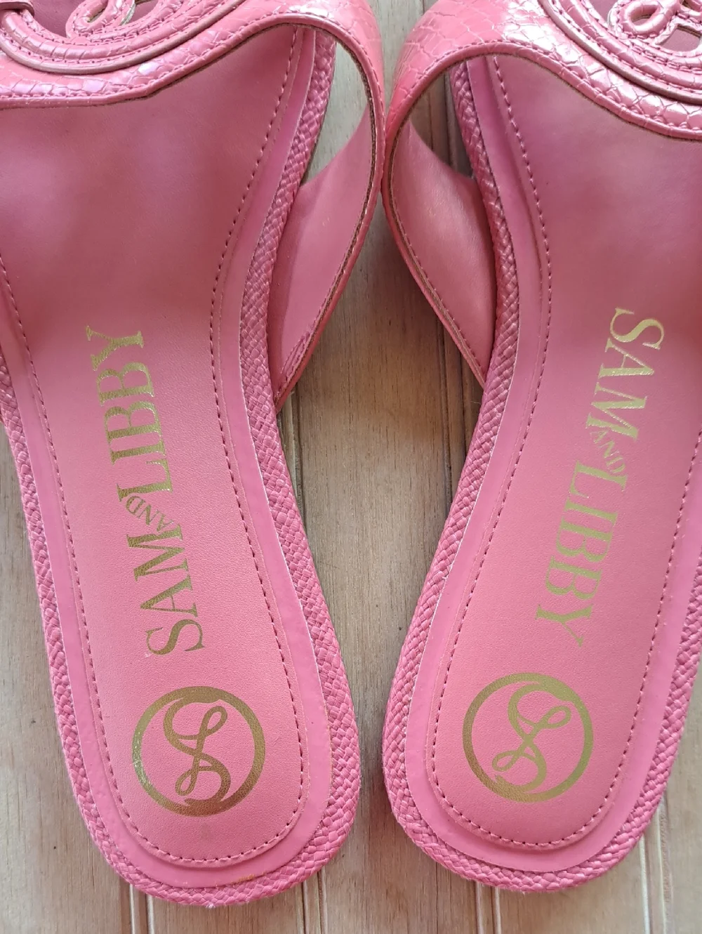Sam & Libby Lana Soft Pink Monogram Slide Sandals Croc Texture Classy Feminine
